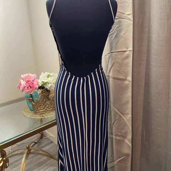 Backless Maxi Dress - Picture 4 of 4